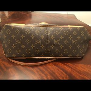 Louis Vuitton “Estrela MM” purse